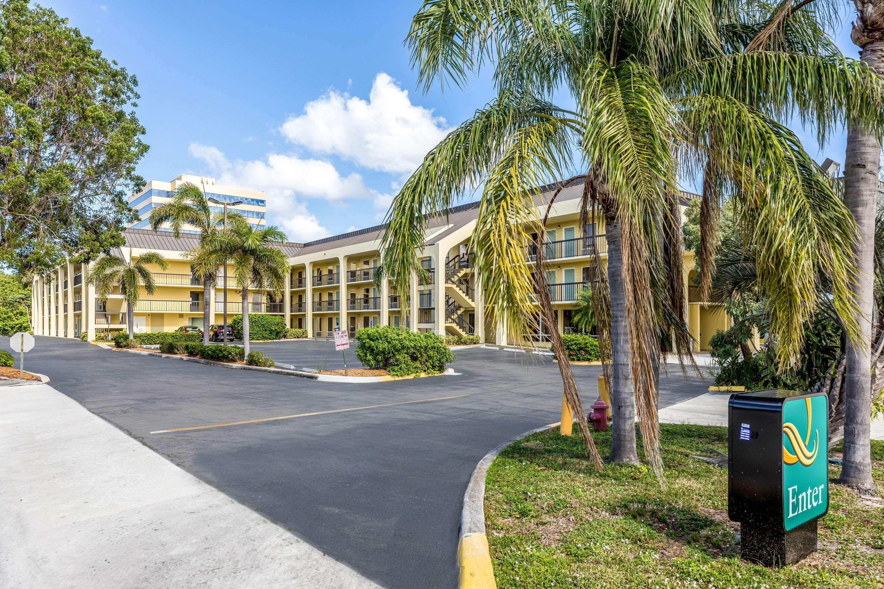 Inn Quality Palm International Airport